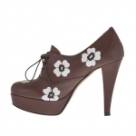 Damenschuh mit Schnürsenkeln und Plateau aus braunem Leder mit weißen Blumen Absatz 10 - Verfügbare Größen:  31, 32, 42