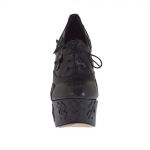 Zapato cerrado con plataforma y cordones en piel negra con flores tacon 15 - Tallas disponibles:  42