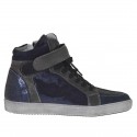 Zapato con cordones, cremallera y velcro en piel imprimida acero, gamuza y charol laminado imprimido azul cuña 2