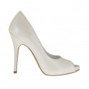Open Toe Damenpump mit Plateau aus perligem elfenbeinfarbigem Leder Absatz 11