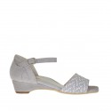 Woman's open strap shoe in grey and optical white printed suede wedge heel 3