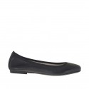 Woman's ballerina shoe in black colored leather heel 1