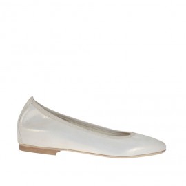 Ballerina da donna con punta sfilata in camoscio rivestito laminato platino tacco 1 - Misure disponibili: 32