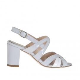 Sandalia de tiras cruzadas para mujer en charol de color gris y blanco tacon 7 - Tallas disponibles:  43, 44, 45