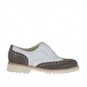 Damenschuh mit Gummiband aus braunem und weissem Leder Absatz 2,5