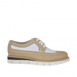 Scarpa stringata in stile inglese da donna in pelle beige e bianca zeppa 2,5 - Misure disponibili: 33