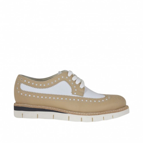 Scarpa stringata in stile inglese da donna in pelle beige e bianca zeppa 2,5 - Misure disponibili: 33