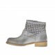Stivaletto da donna con fibbia e cerniera in pelle anticata traforata grigia tacco 3 - Misure disponibili: 32