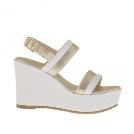 Sandalia blanca y platino para mujer con plataforma y cuña 9 - Tallas disponibles:  42