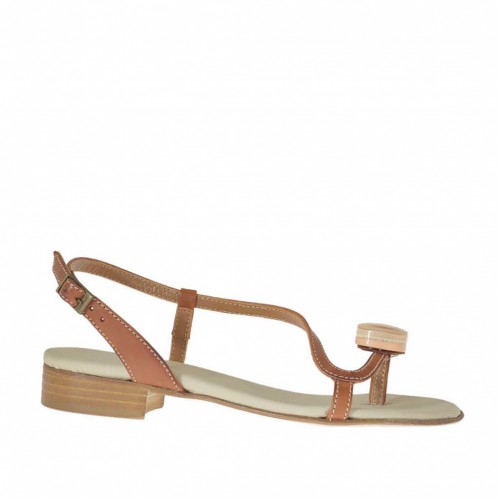 Sandale entre-doigt pour femmes avec accessoire en cuir brun clair talon 2 - Pointures disponibles:  32