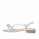 Sandale entre-doigt pour femmes avec accessoire en cuir blanc talon 2 - Pointures disponibles:  32