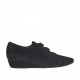Zapato para mujer con elastico en gamuza elaborada negra cuña 3 - Tallas disponibles:  33, 42, 43