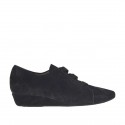 Zapato para mujer con elastico en gamuza elaborada negra cuña 3