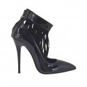 Zapato de salon para mujer con cremallera y flecos de gamuza en charol negro tacon 10