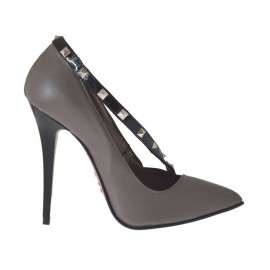 Decolté da donna in pelle color tortora con fascetta in vernice nera con borchie tacco 10 - Misure disponibili: 42
