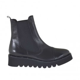 Bottines pour femmes avec elastiques et goujons en cuir noir talon compensé 4 - Pointures disponibles:  46