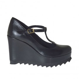 Zapato de salon para mujeres con correa salomé y cuña y plataforma cubierta en piel color negro cuña 9 - Tallas disponibles:  43
