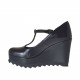 Zapato de salon para mujeres con correa salomé y cuña y plataforma cubierta en piel color negro cuña 9 - Tallas disponibles:  43