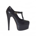 Woman's T-strap pump with platform in black leather heel 13
