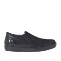 Geschlossener Damenschuh mit Gummibändern aus schwarzem Leder, Lackleder und Spitze Keilabsatz 2