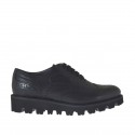 Zapato oxford para mujer con cordones en piel negra cuña 3