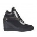Chaussure à lacets avec goujons et plateforme en daim et cuir noir, cuir verni argent et glitter bronce à canon talon compensé 7