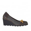 Woman's pump with ocher bow in dark brown leather and printed nubuck leather wedge heel 6