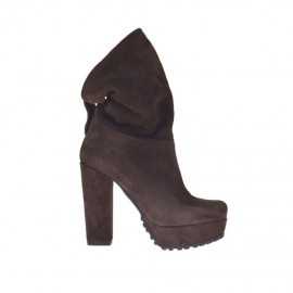 Stivaletto da donna con risvolto e plateau in camoscio testa di moro con tacco 10 - Misure disponibili: 43