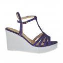 Sandale pour femmes en daim imprimé verni violet et tissu lamé argent avec courroie salomé, plateforme et talon compensé 8