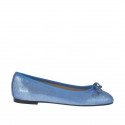 Ballerinaschuh mit Schleife für Damen aus hellblauem bedrucktem laminiertem Leder Absatz 1