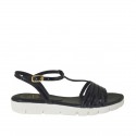 Sandale pour femmes avec courroie salomé en cuir verni noir talon compensé 2