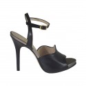 Sandalo da donna con cinturino in pelle nera con plateau e tacco 10