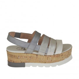 Sandalia para mujer con elastico en piel laminada plateada y gris y piel blanca cuña 5 - Tallas disponibles:  42