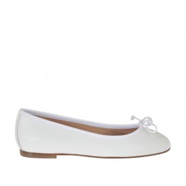 Zapato bailarina para mujer en piel blanca con moño tacon 1 - Tallas disponibles:  33