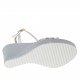 Sandalia para mujer en charol blanco y tejido laminado plateado con cinturon salomé, plataforma y cuña 8 - Tallas disponibles:  42, 43