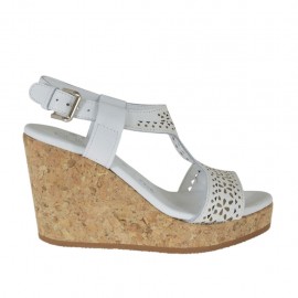 Sandalia para mujer en piel perforada blanca con plataform y cuña 8 - Tallas disponibles:  42