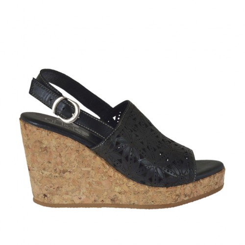 Sandale pour femmes en cuir perforé noir avec talon compensé et plateforme 8 - Pointures disponibles:  42