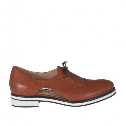Woman's laced shoe with sidecuts in brown leather heel 2 - Available sizes:  32, 46
