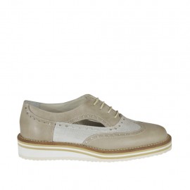 Zapato con cordones y abierto al lado para mujer en piel gris pardo y estampada plateada cuña 2 - Tallas disponibles:  42, 44, 45