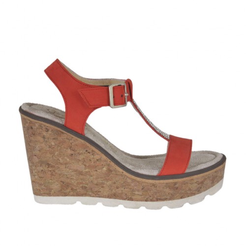 Sandalia para mujer en nubuk rojo con cinturon, estrass, plataforma y cuña 8 - Tallas disponibles:  44
