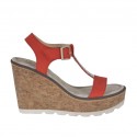 Sandalia para mujer en nubuk rojo con cinturon, estrass, plataforma y cuña 8