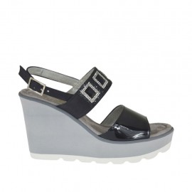 Sandale pour femmes en cuir verni et nubuck noir avec strass, plateforme et talon compensé 8 - Pointures disponibles:  31, 42, 43