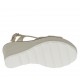 Sandalo da donna in nabuk beige e pelle laminata platino con strass, perle, plateau e zeppa 8 - Misure disponibili: 43, 44