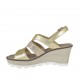 Sandalo da donna in nabuk beige e pelle laminata platino con strass, plateau e zeppa 6 - Misure disponibili: 42