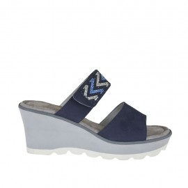 Offene Damenpantolette mit Plateau, Klettverschluss und Strasssteinen aus blauem Nubukleder Keilabsatz 6 - Verfügbare Größen:  43