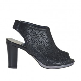 Sandalo accollato da donna con elastico e plateau in pelle forata nera tacco 8 - Misure disponibili: 42