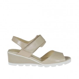 Sandale pour femmes avec fermeture velcro en cuir rose poudre talon compensé 4 - Pointures disponibles:  42