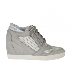 Scarpa stringata con cerniere in nabuk grigio, tessuto forato bianco e argento e pelle laminata stampata argento zeppa 7 - Misure disponibili: 42