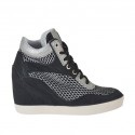 Chaussure à lacets en cuir et daim noir, tissu perforé noir et argent et cuir lamé imprimé argent talon compensé 7