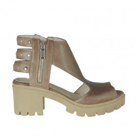 Sandalo da donna con cerniere e borchie in pelle taupe tacco 6 - Misure disponibili: 42